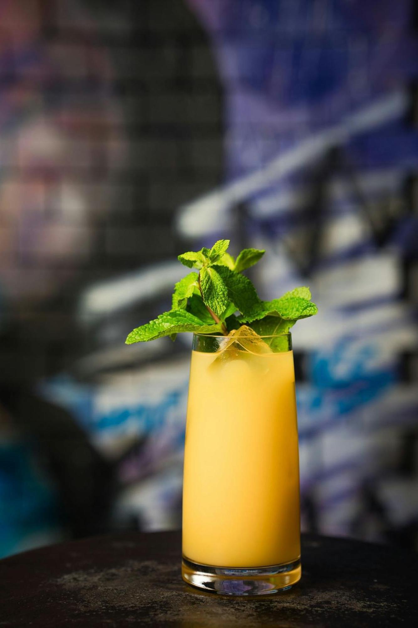 Renaissance Hamburg Hotel Bagian luar foto A mango lassi