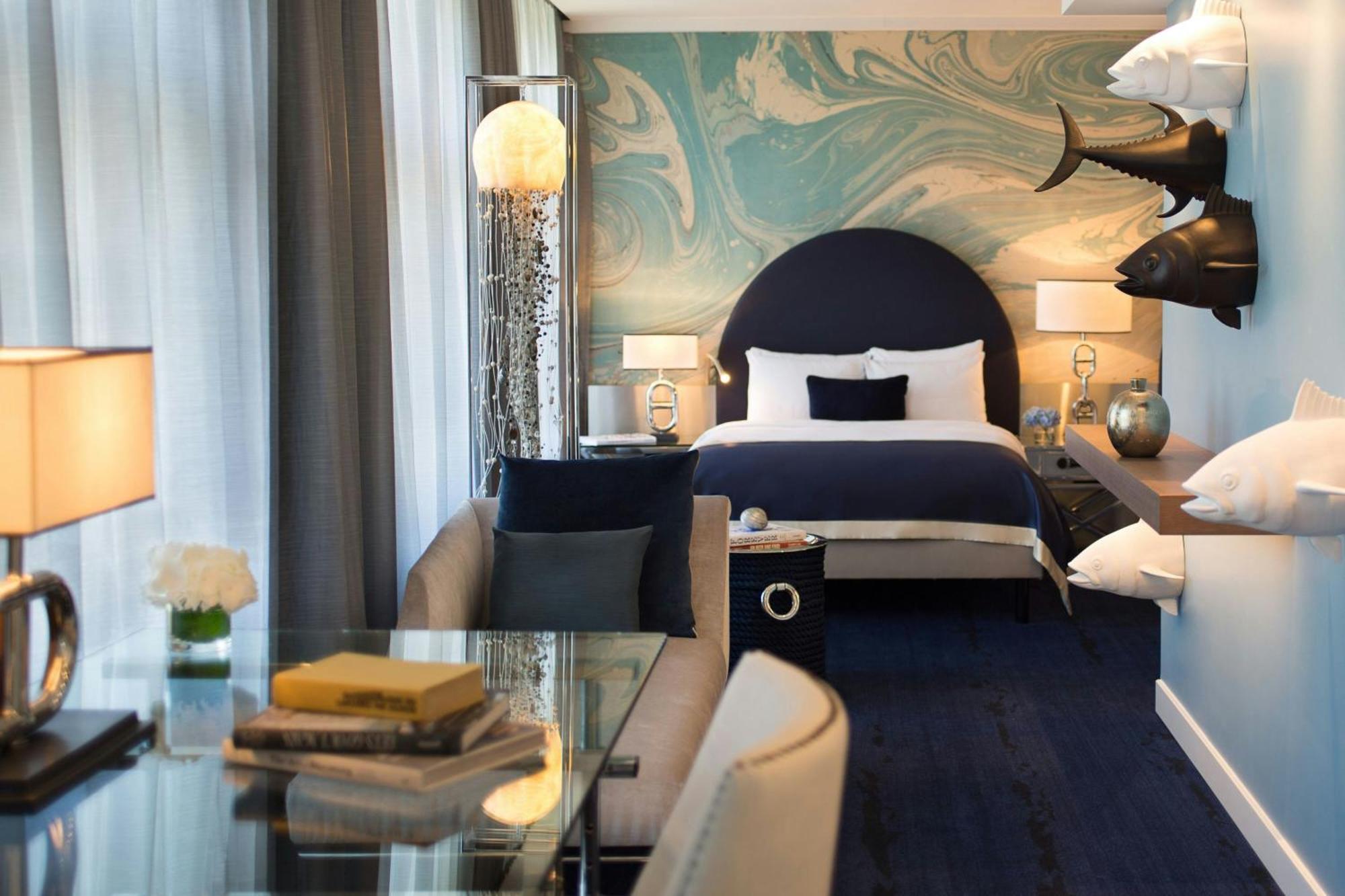 Renaissance Hamburg Hotel Bagian luar foto A room at the Hotel de Crillon