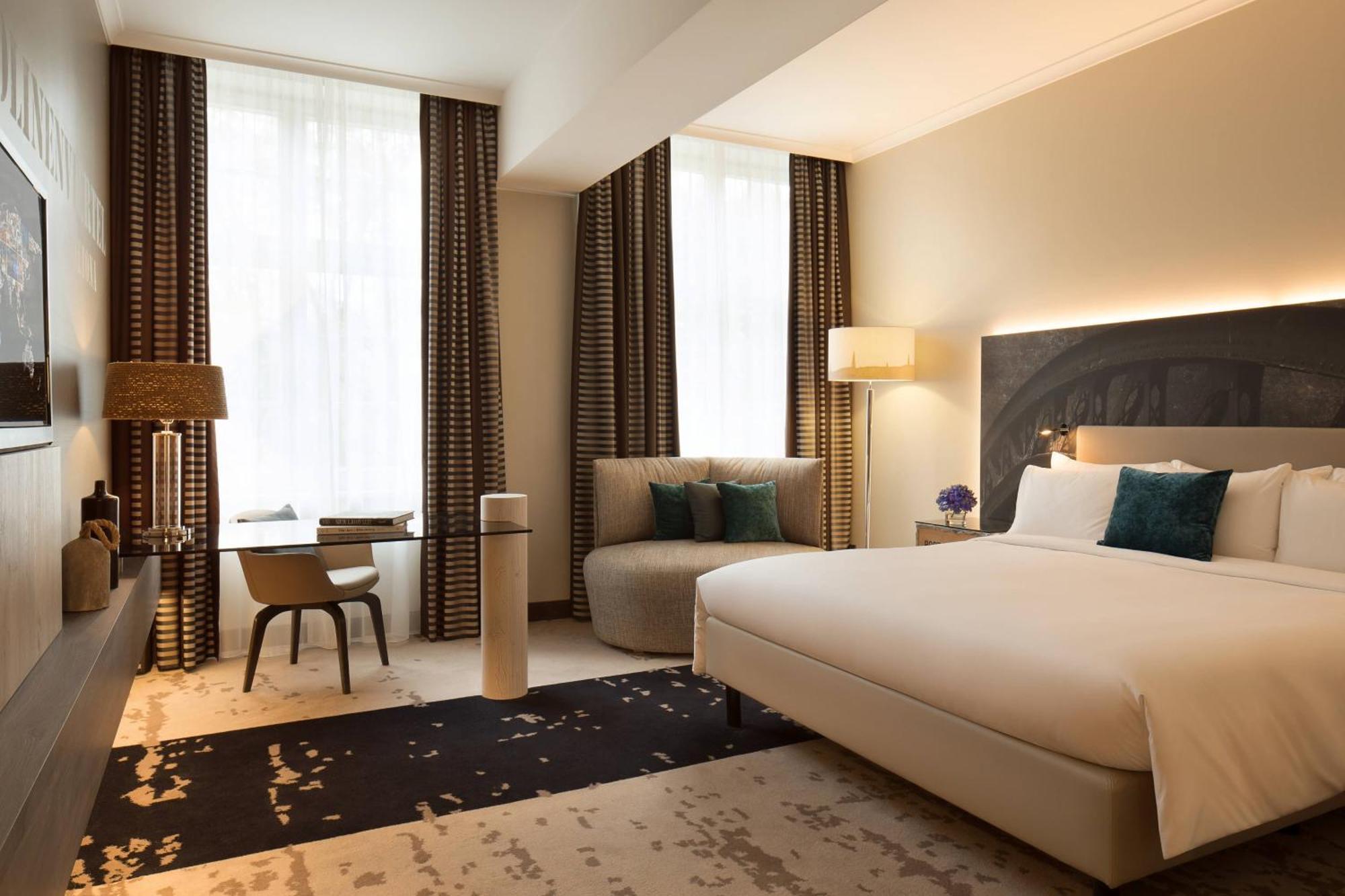 Renaissance Hamburg Hotel Bagian luar foto A room at the hotel